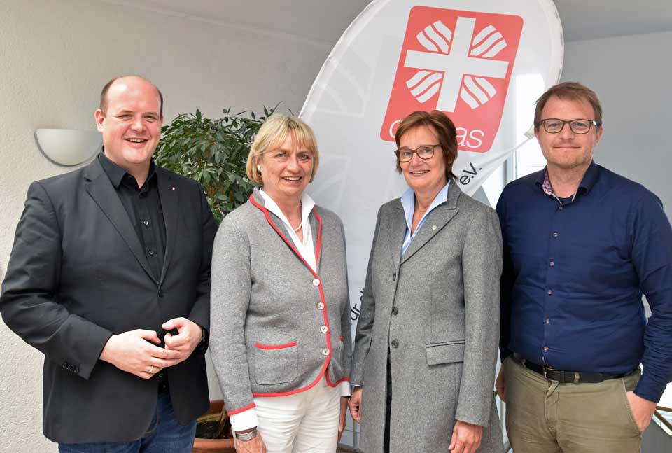 Sprachen über soziale Themen in Münster: Sybille Benning MdB (2. v. r.) mit den Caritas-Vorstandsmitgliedern Sebastian Koppers, Helga Fuhrmann und Thomas Schlickum (von links). 
