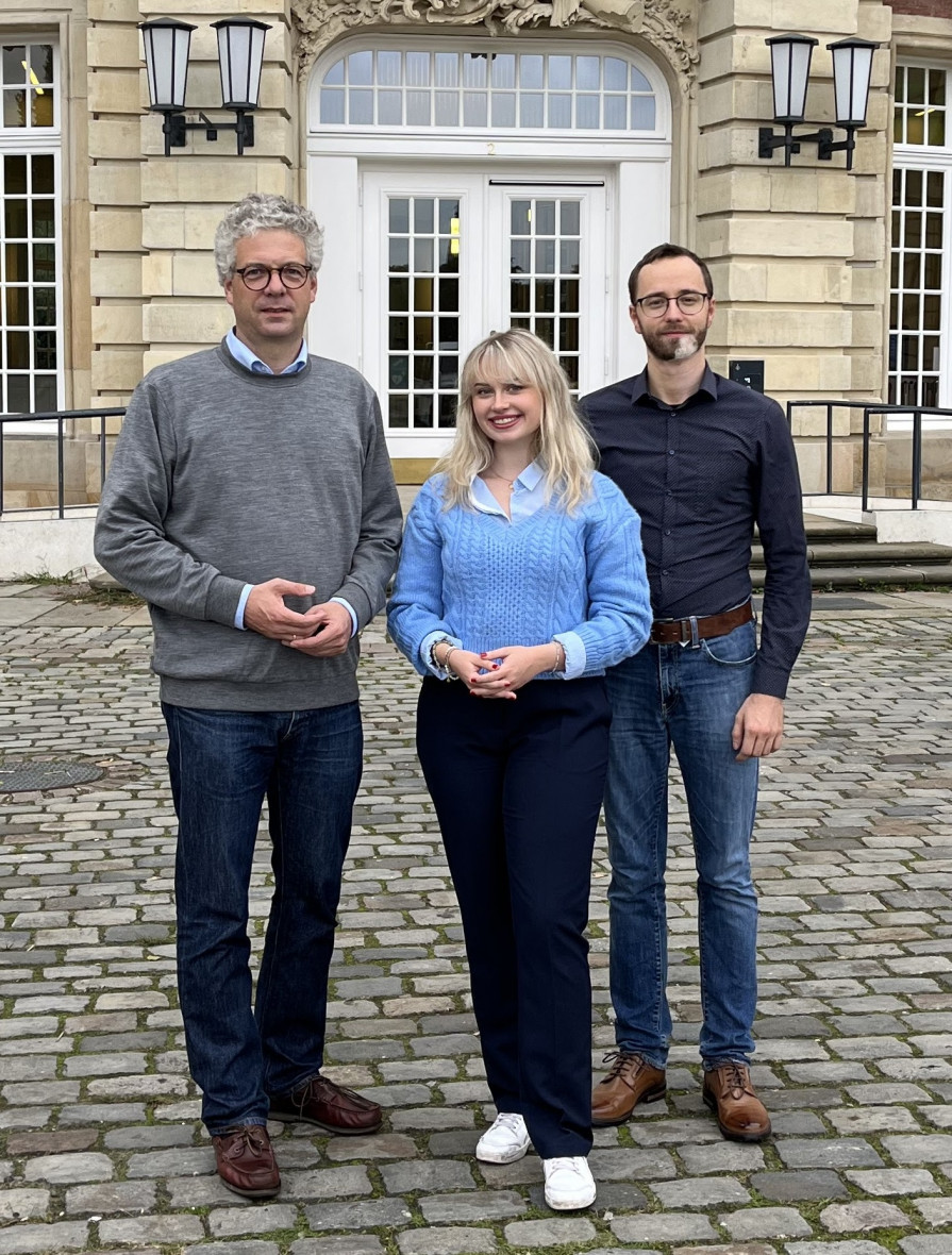Dr. Stefan Nacke MdB (links) mit Angelina Leonora Leschik und Benedict Dahm