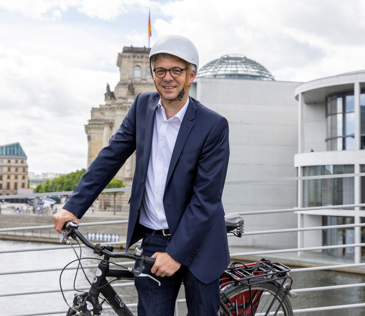 Foto von Stefan Nacke vor Reichstag und Paul-Lbe-Haus (Bildrechte: Klaus Altevogt)
