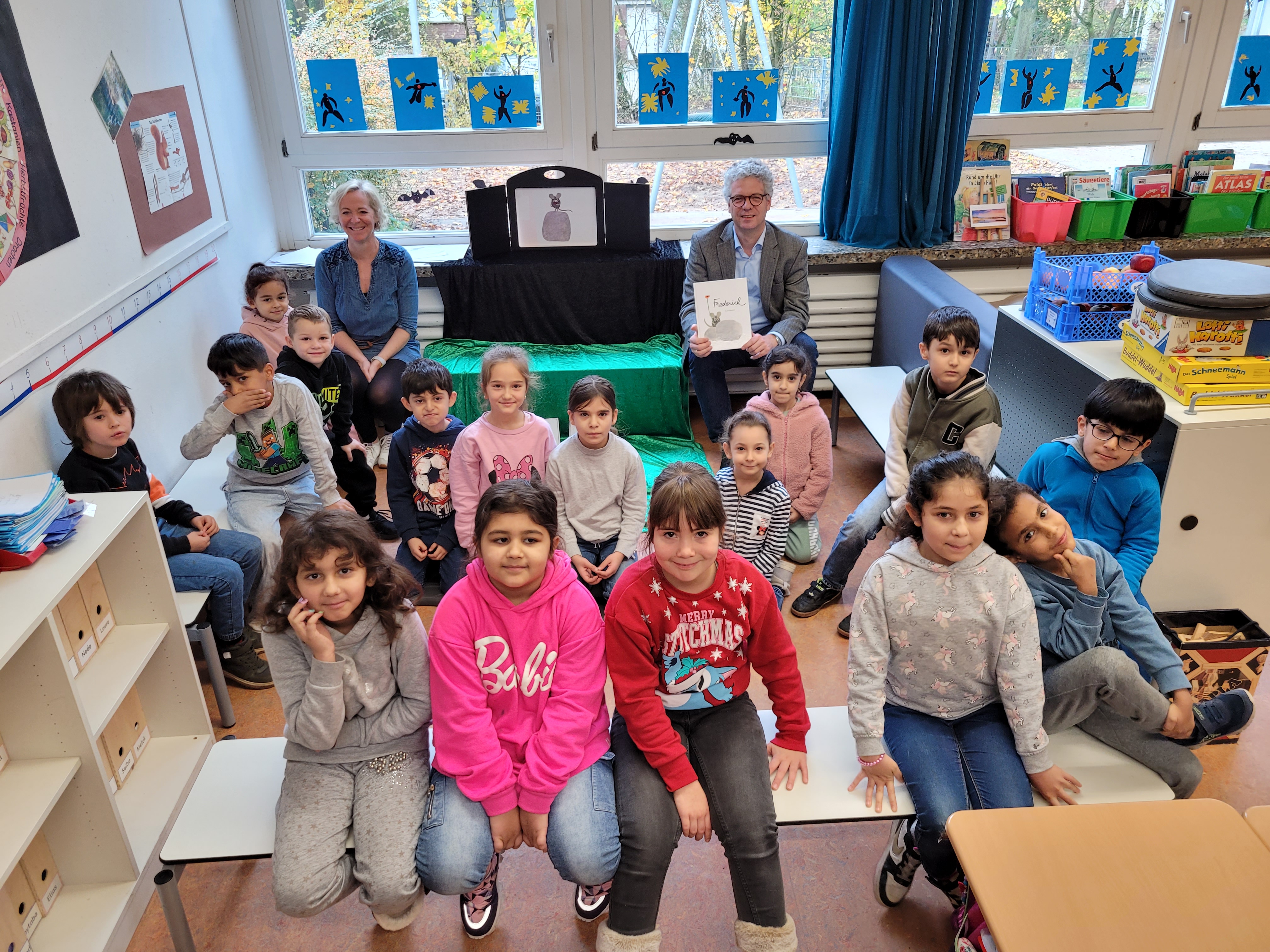 CDU-Bundestagsabgeordneter Stefan Nacke liest in der Melanchthonschule vor